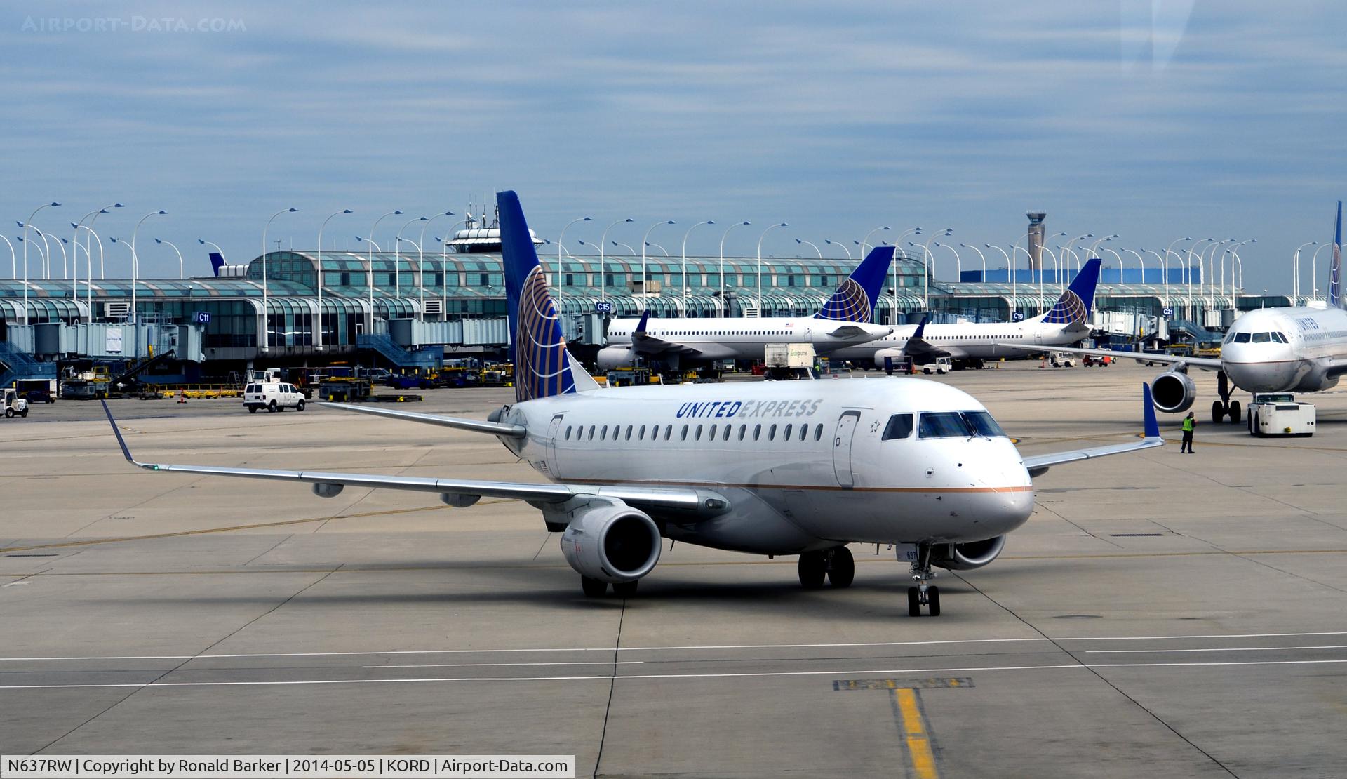 N637RW, 2004 Embraer 170SE (ERJ-170-100SE) C/N 17000051, Taxi O'Hare