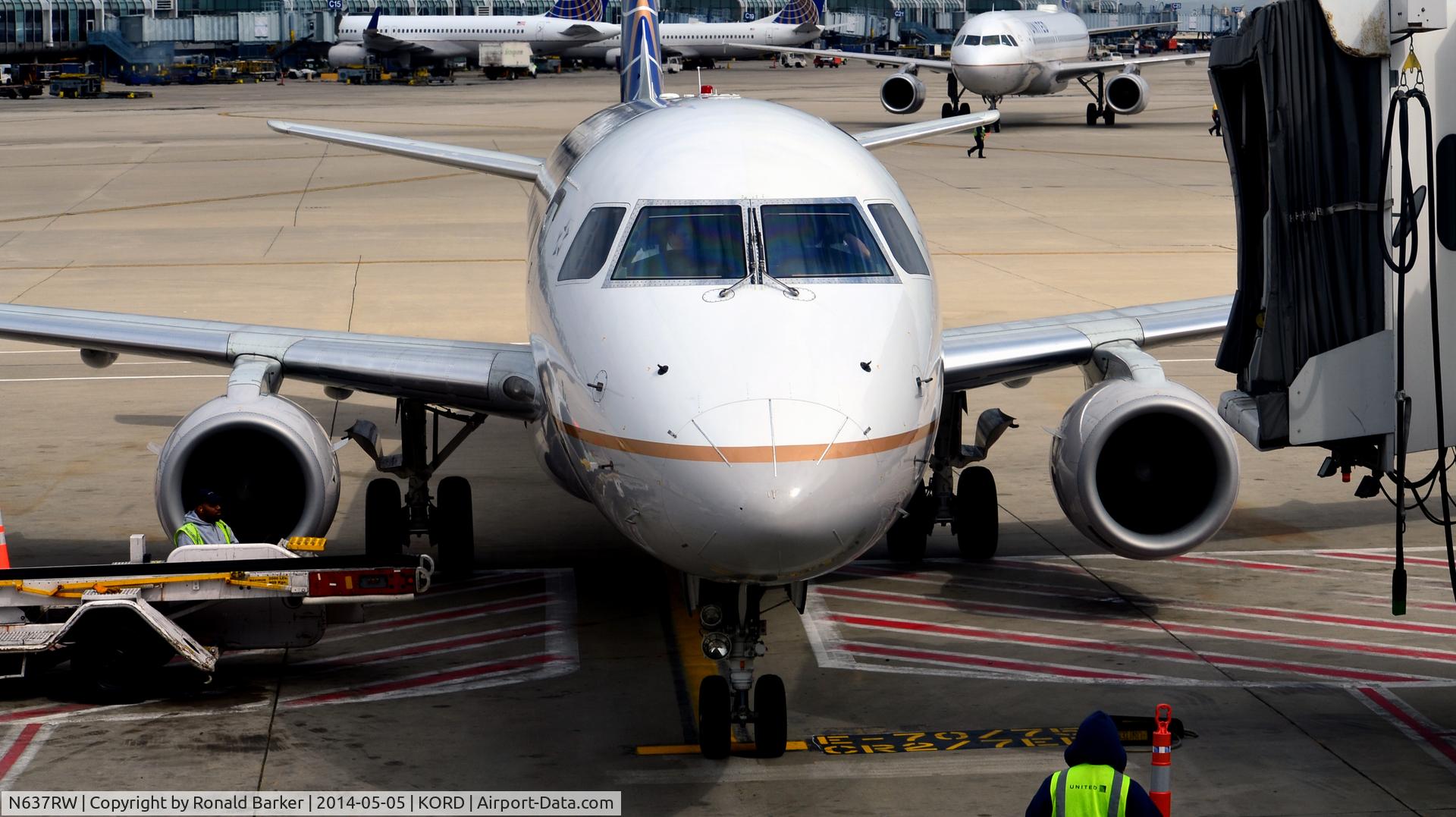 N637RW, 2004 Embraer 170SE (ERJ-170-100SE) C/N 17000051, At the gate O'Hare