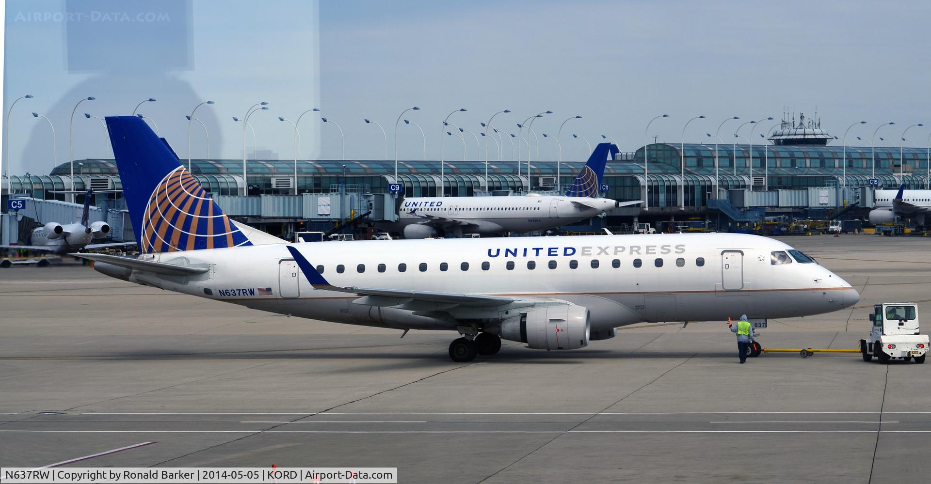 N637RW, 2004 Embraer 170SE (ERJ-170-100SE) C/N 17000051, Pushback O'Hare