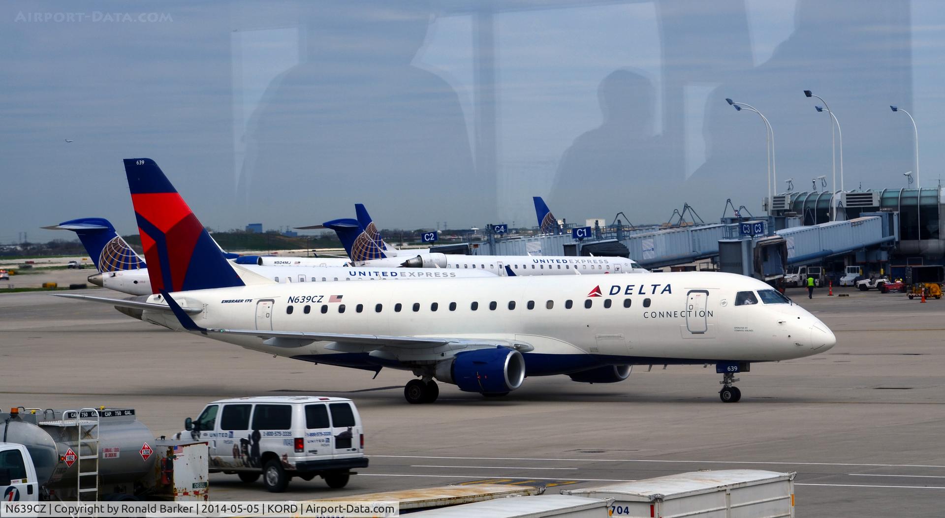 N639CZ, 2008 Embraer 175LR (ERJ-170-200LR) C/N 17000262, Taxi O'Hare