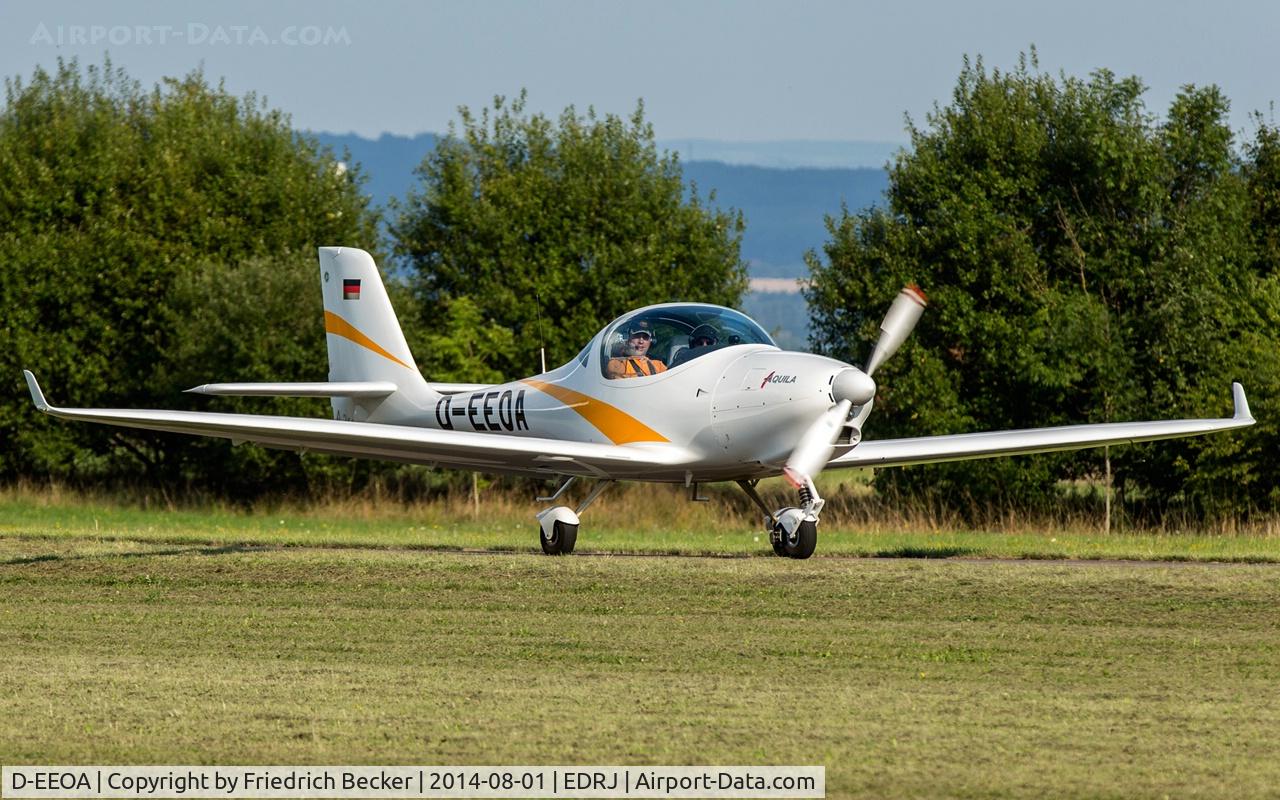 D-EEOA, 2012 Aquila A210 (AT01) C/N AT01-253, taxying to the apron