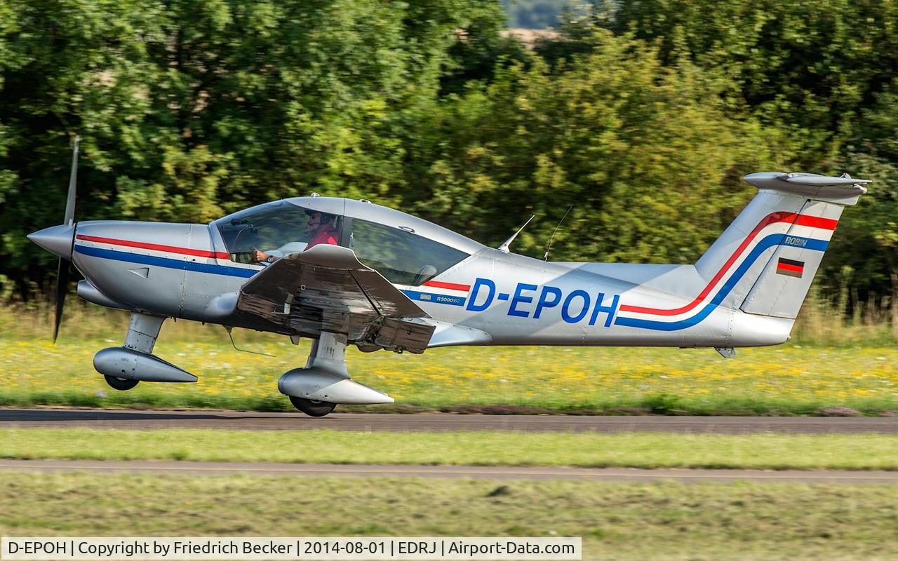 D-EPOH, Robin R-3000-160 C/N 153, departure via RW07
