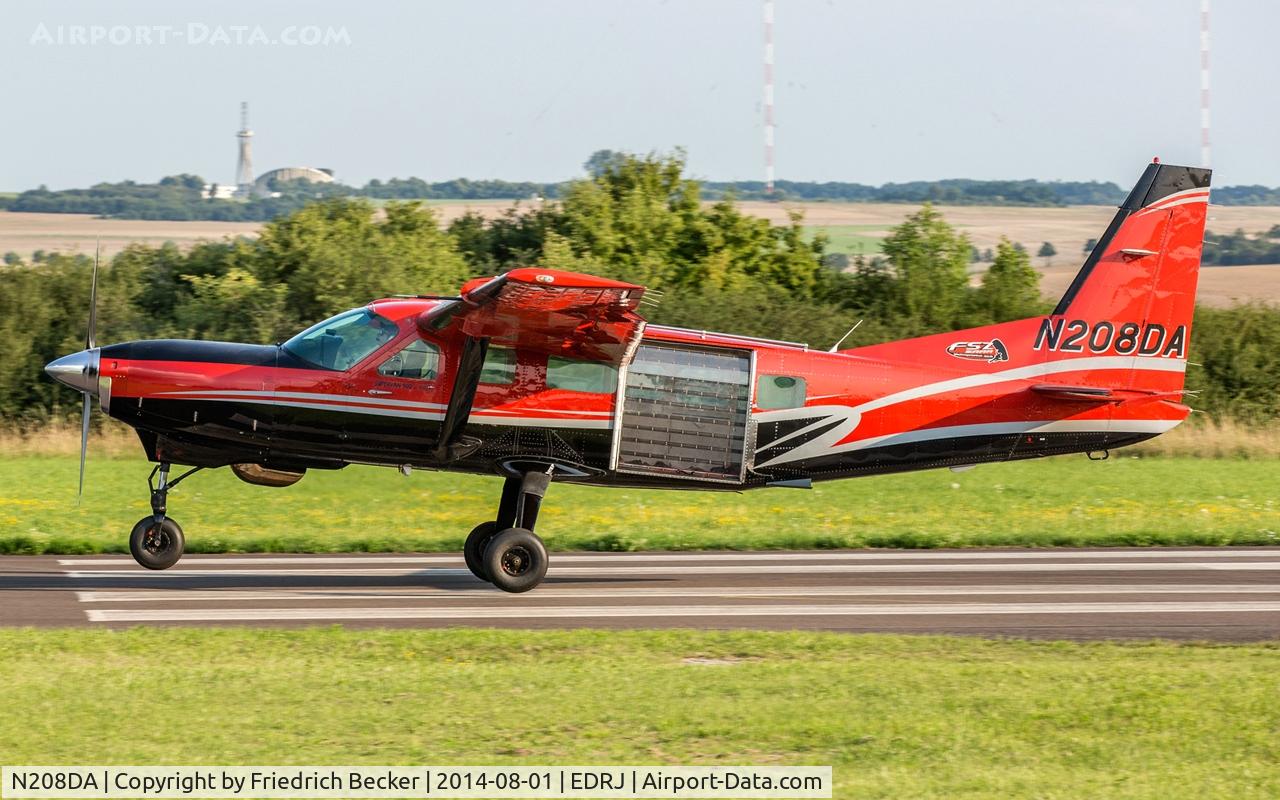 N208DA, 1986 Cessna 208 Caravan I C/N 208-00079, touchdown RW07