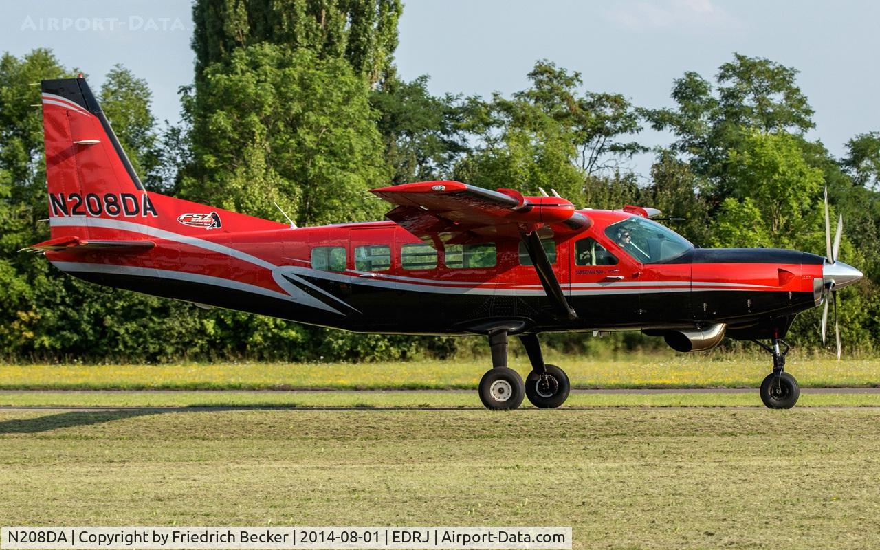 N208DA, 1986 Cessna 208 Caravan I C/N 208-00079, taxying to the apron