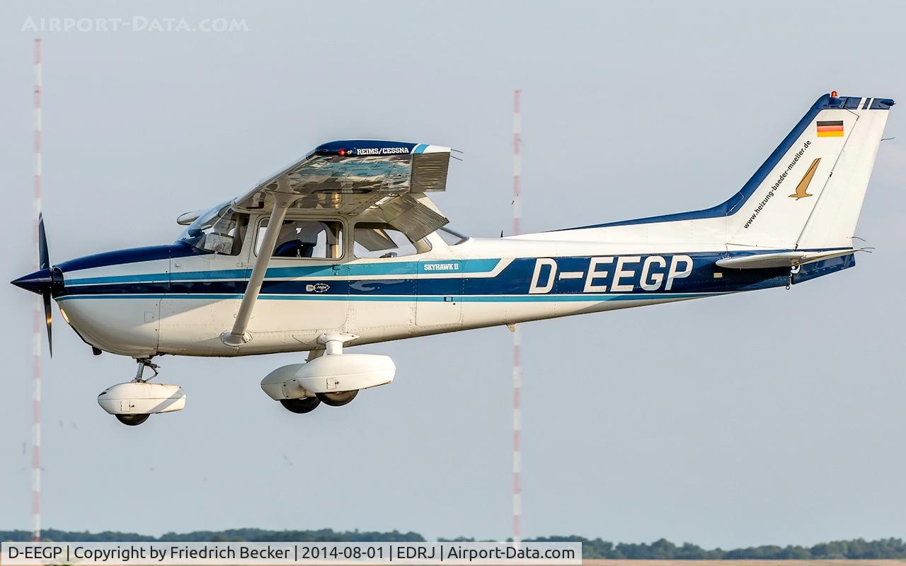 D-EEGP, Reims F172N Skyhawk C/N 1981, on final RW07