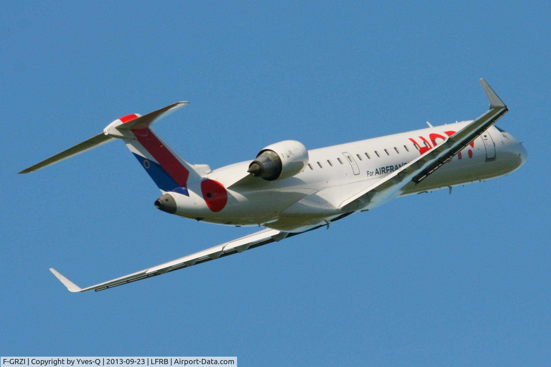 F-GRZI, Canadair CRJ-702 (CL-600-2C10) Regional Jet C/N 10093, Canadair Regional Jet CRJ-702, Take off rwy 07R, Brest-Guipavas Airport (LFRB-BES)