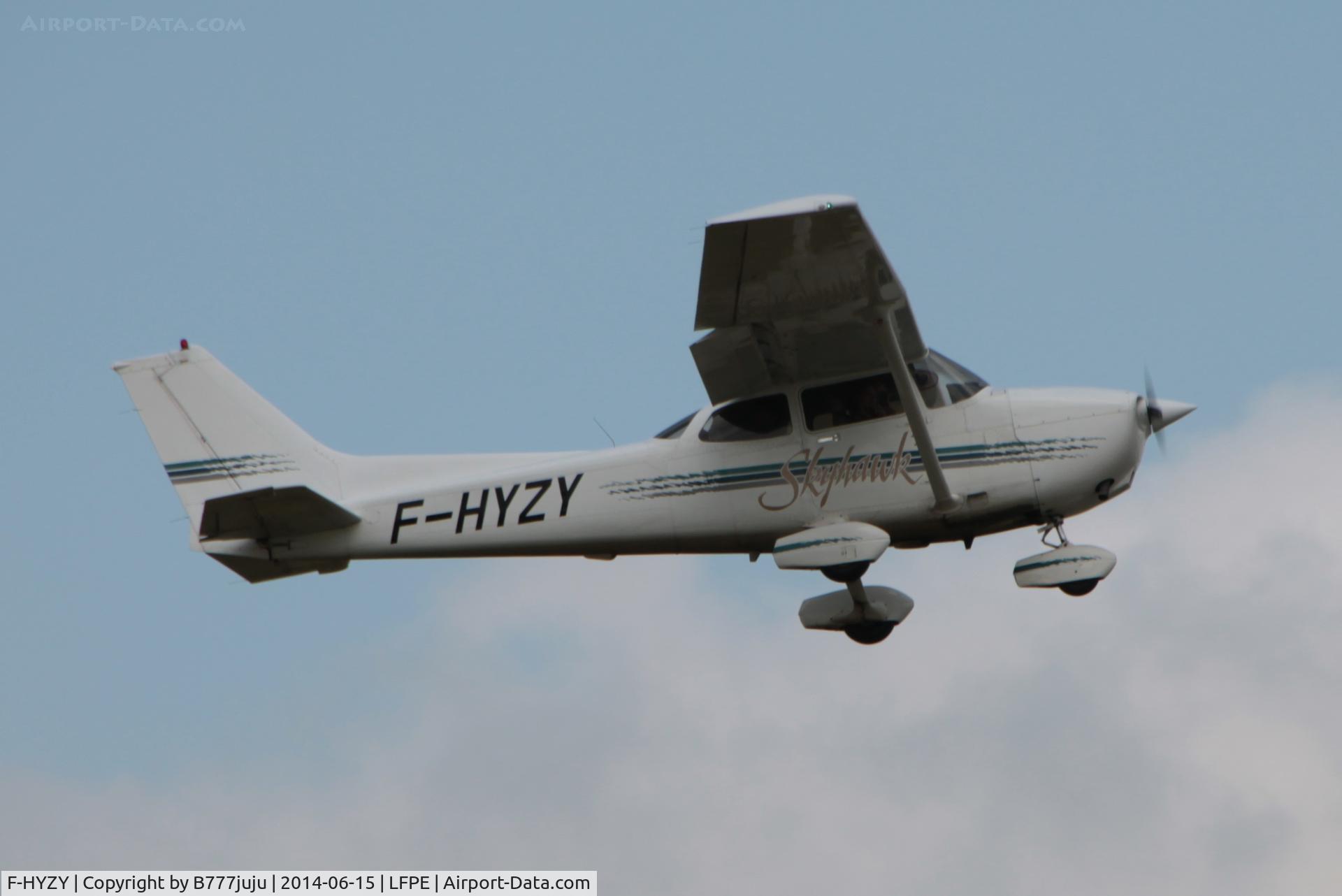 F-HYZY, 1998 Cessna 172R C/N 17280419, at Meaux
