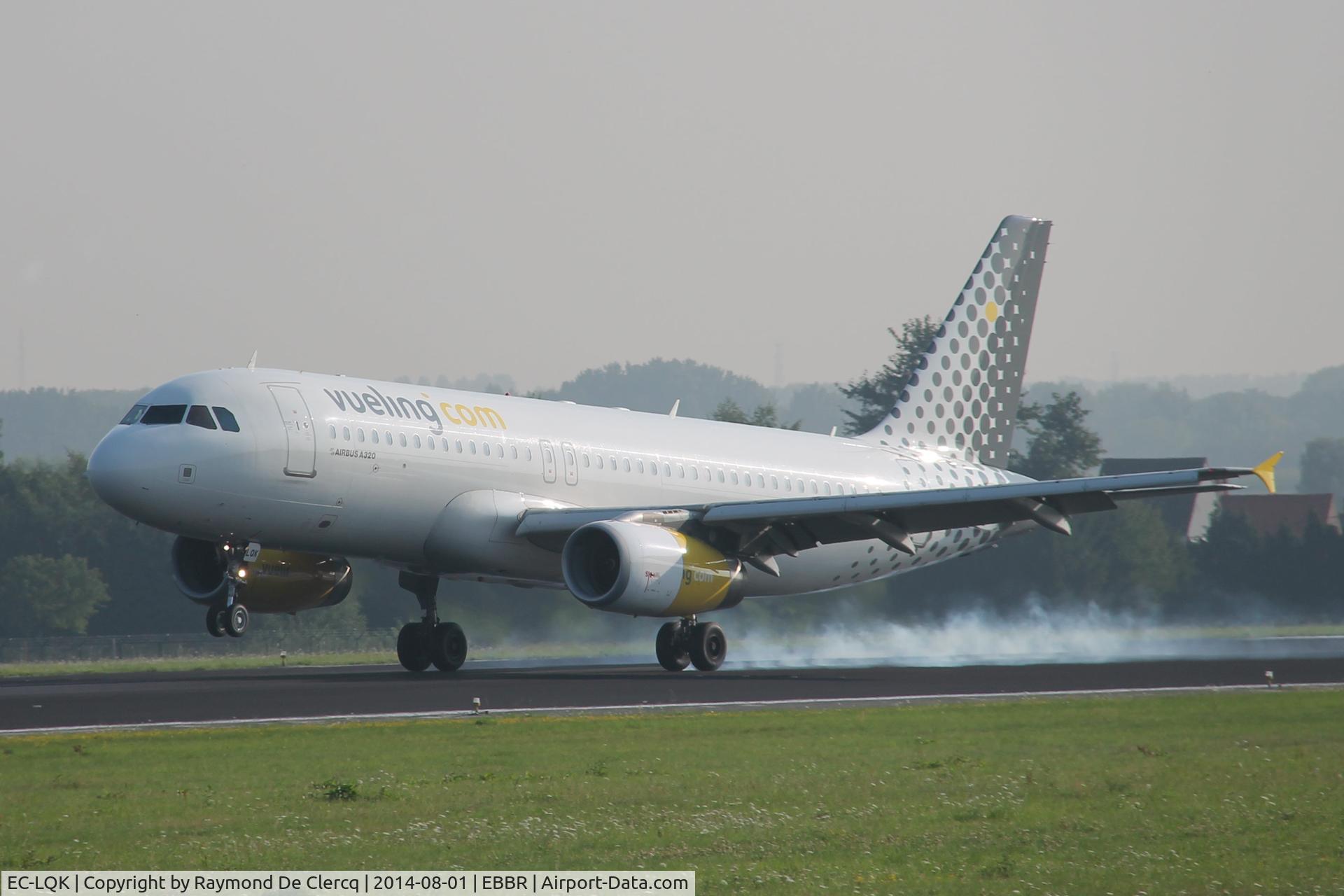 EC-LQK, 2005 Airbus A320-232 C/N 2589, Landing on 25L