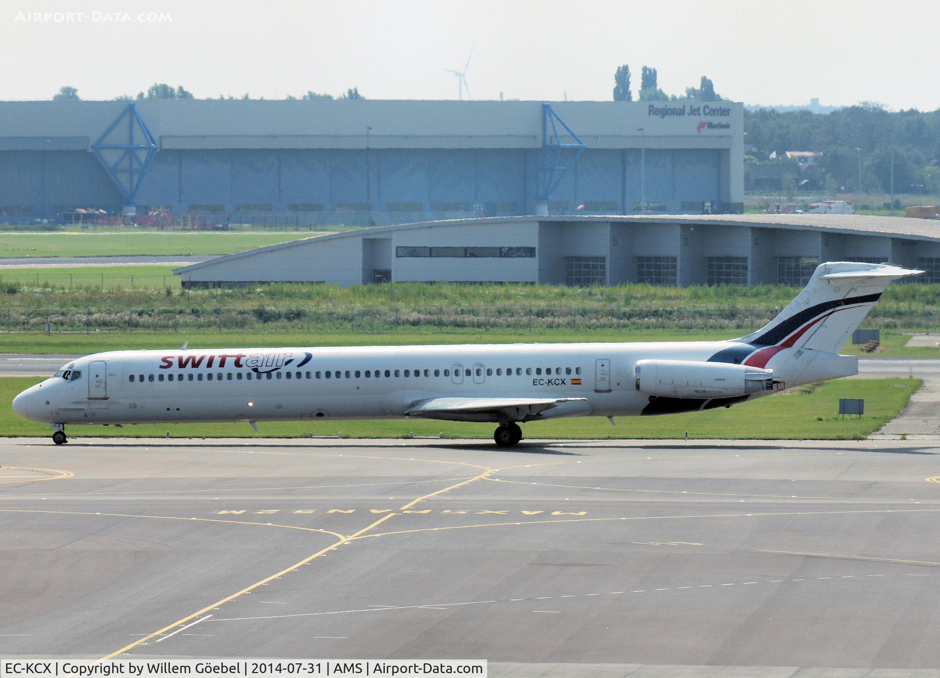 EC-KCX, 1988 McDonnell Douglas MD-83 (DC-9-83) C/N 49619, Taxi to the runway of Schiphol Airport