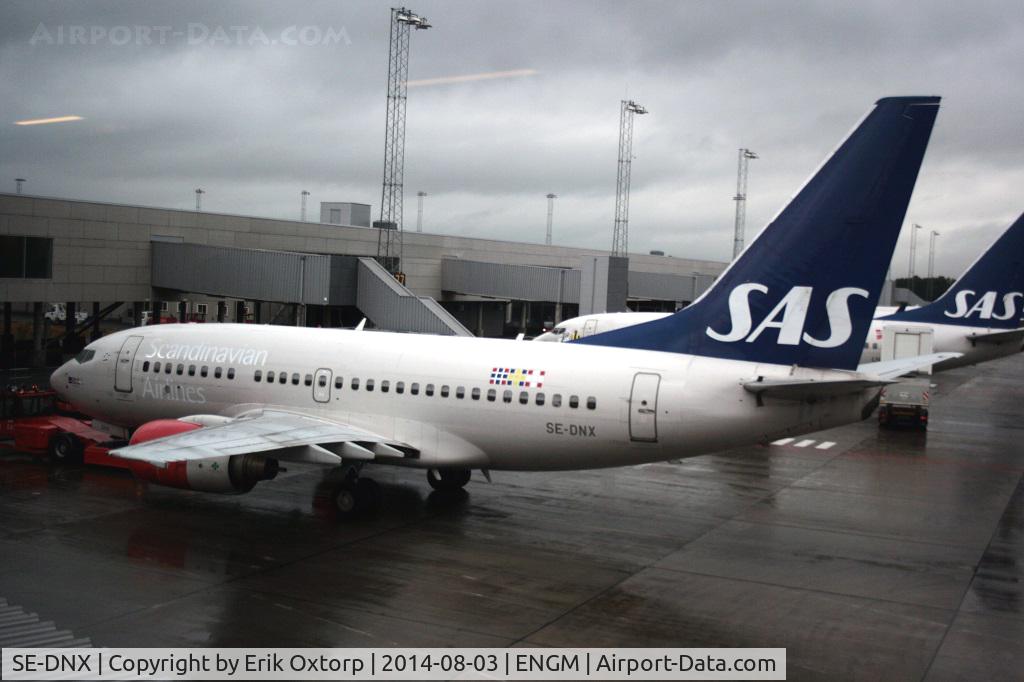SE-DNX, 1999 Boeing 737-683 C/N 28304, SE-DNX at the gate in OSL