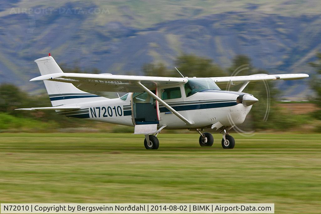 N72010, 1968 Cessna U206D Super Skywagon C/N U206-1253, Landing after dropping skydivers at the Múlakot Fly-in.