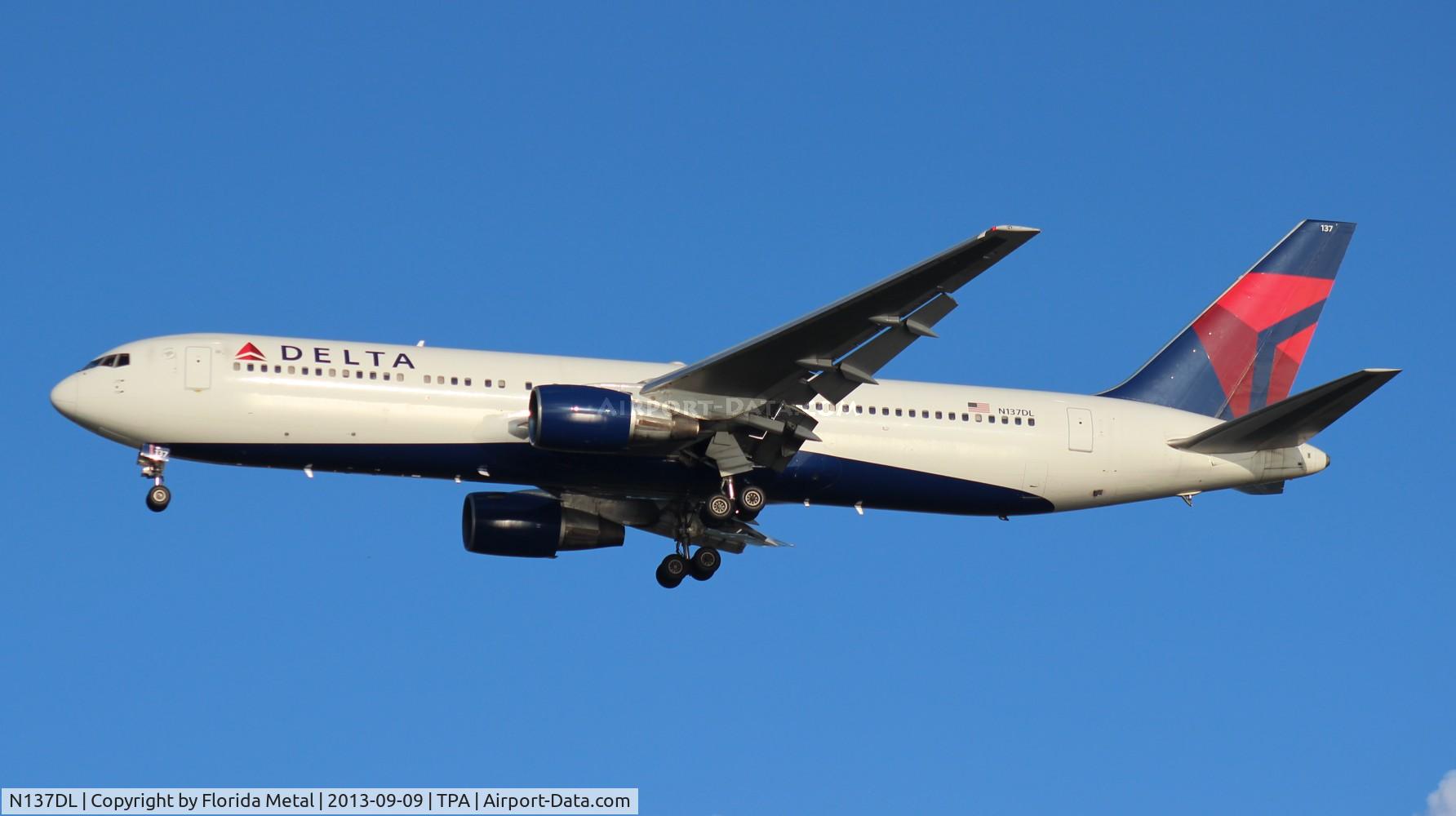 N137DL, 1991 Boeing 767-332 C/N 25306, Delta 767-300