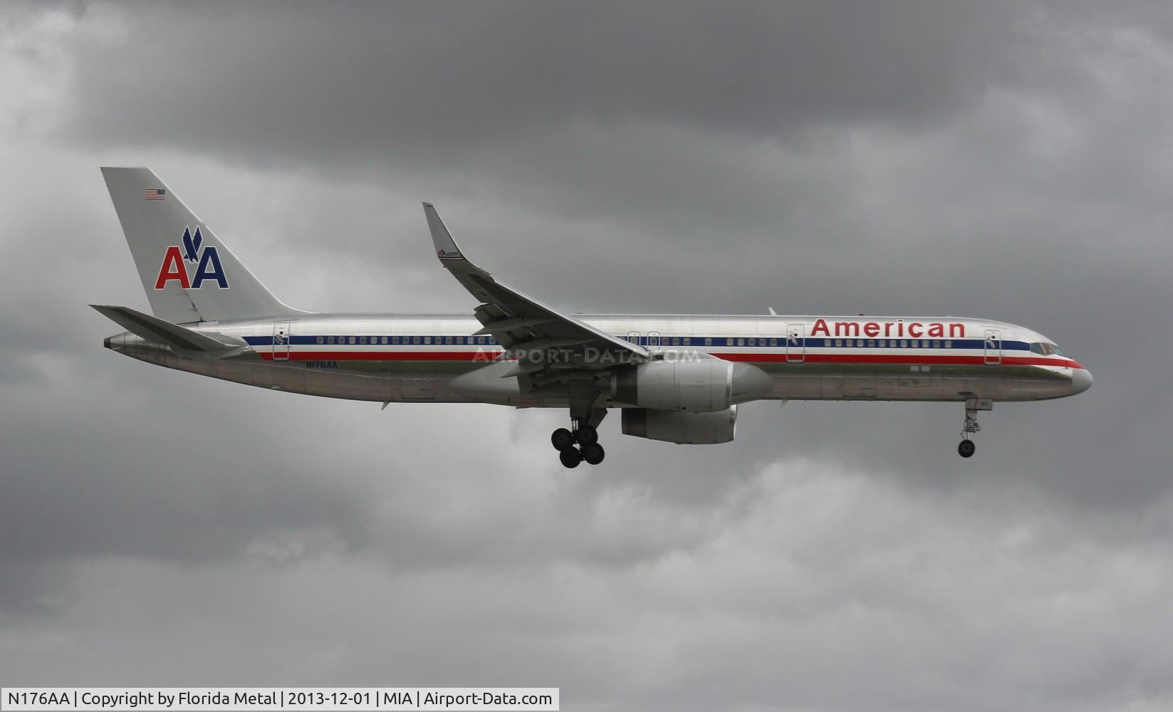 N176AA, 2001 Boeing 757-223 C/N 32395/994, American 757-200