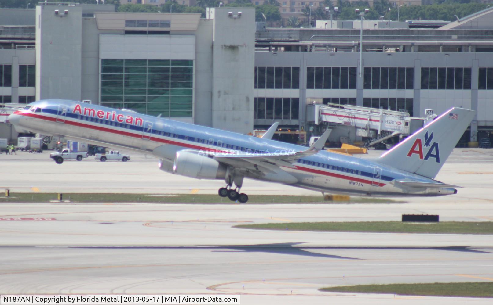 N187AN, 2001 Boeing 757-223 C/N 32381, American 757-200