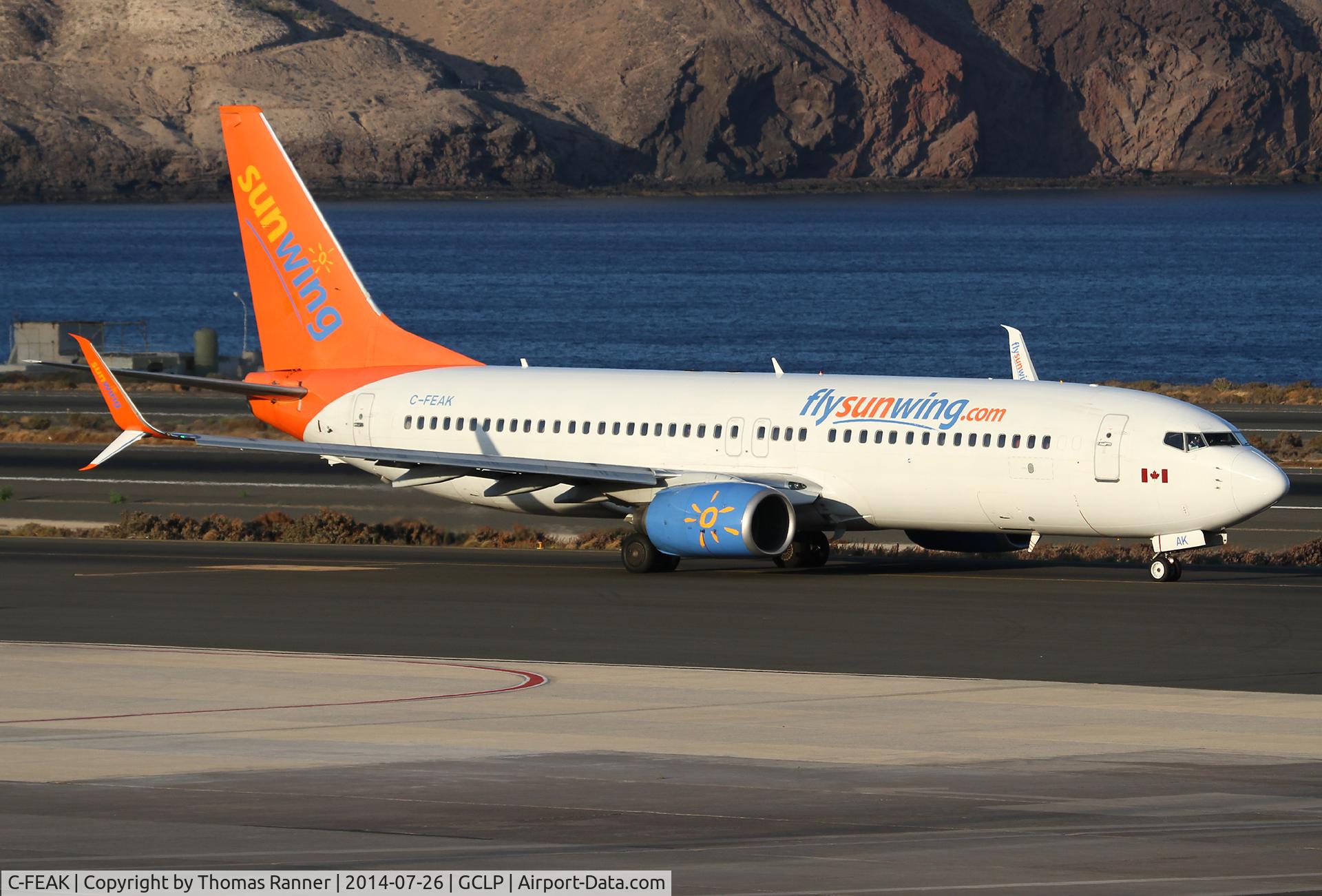 C-FEAK, 2004 Boeing 737-86Q C/N 30292, Sunwing B737