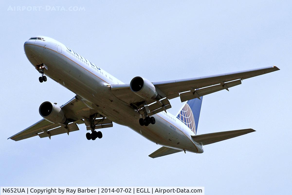 N652UA, 1992 Boeing 767-322 C/N 25390, Boeing 767-322ER [25390] (United Airlines) Home~G 02/07/2014. On approach 27R.