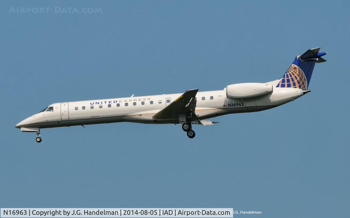 N16963, 1999 Embraer ERJ-145LR (EMB-145LR) C/N 145116, On final.