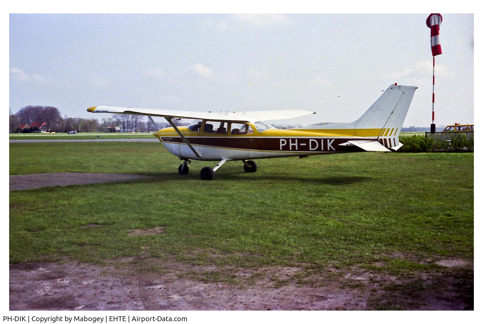 PH-DIK, Reims FR172J Reims Rocket C/N 0578, Around 1985 @ Teuge airport next to the skydivingclub.
