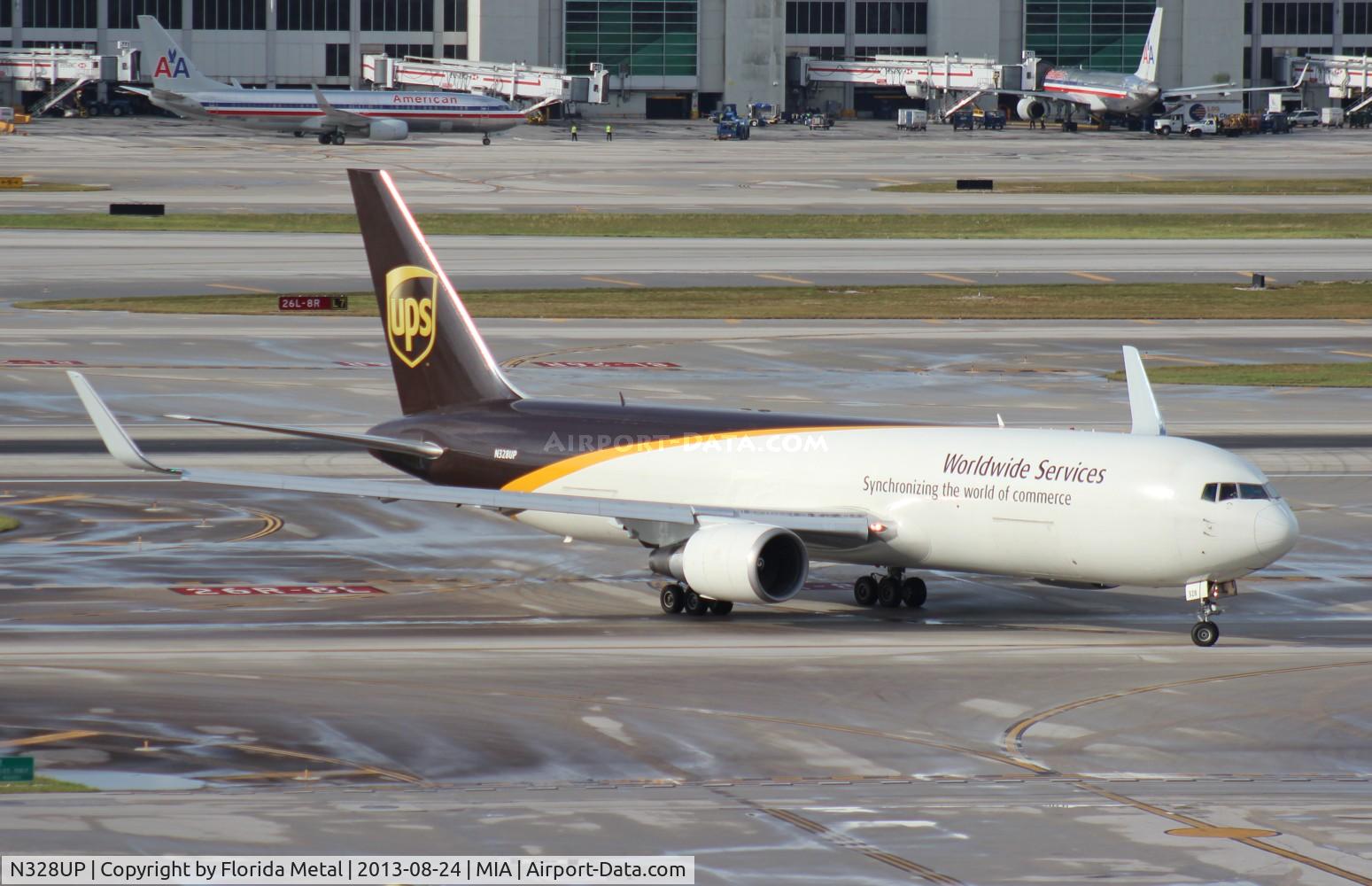 N328UP, 1998 Boeing 767-34AF C/N 27754, UPS 767-300