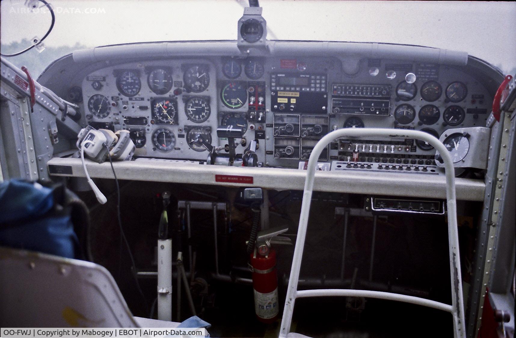 OO-FWJ, Pilatus PC-6/B2-H4 Turbo Porter C/N 710, Cockpit.