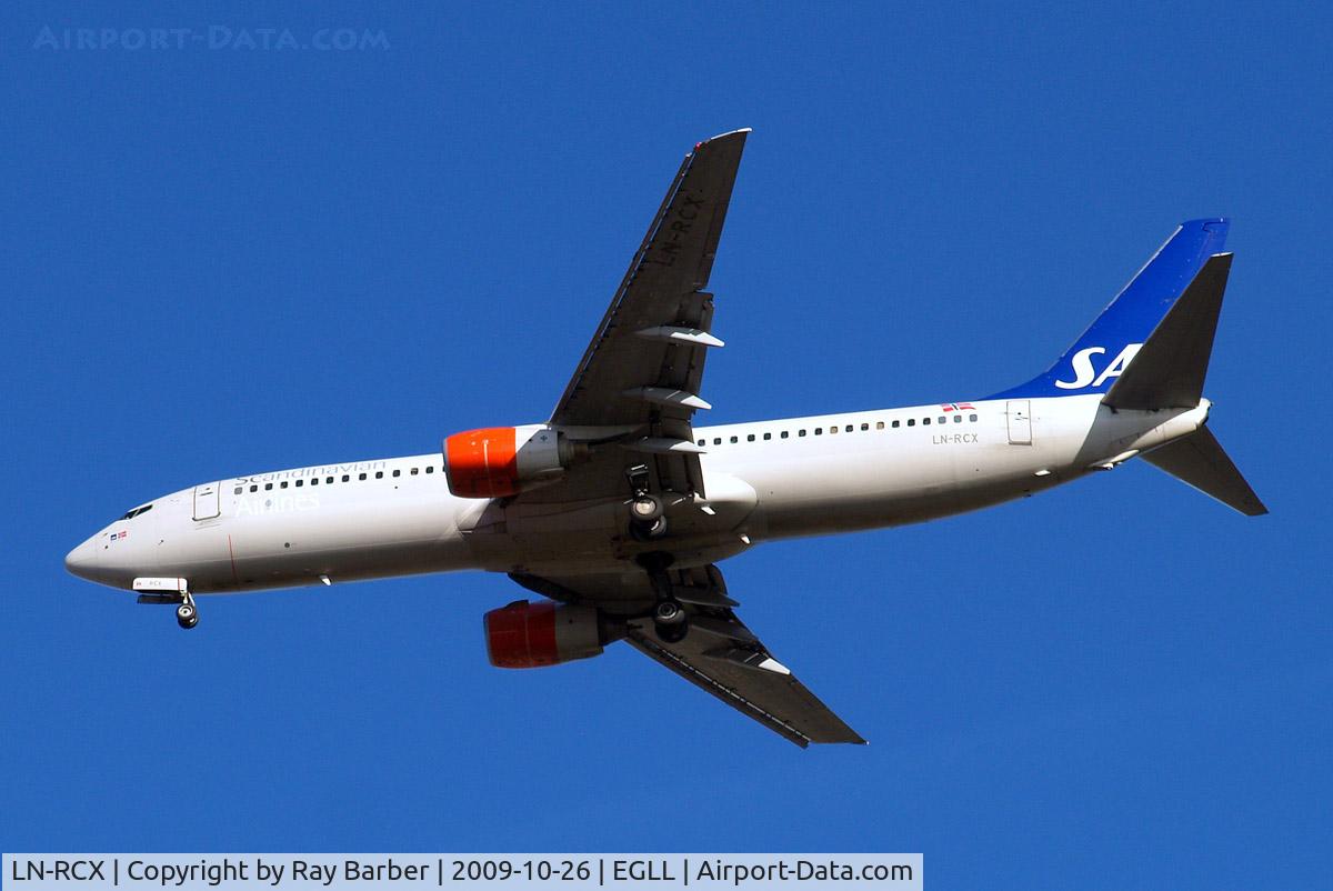LN-RCX, 2000 Boeing 737-883 C/N 30196, Boeing 737-883 [30196] (SAS Scandinavian Airlines) Home~G 26/10/2009. On approach 27R.