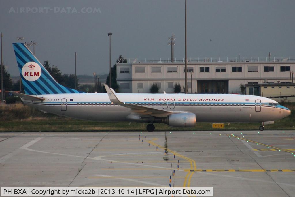 PH-BXA, 1998 Boeing 737-8K2 C/N 29131, Taxiing