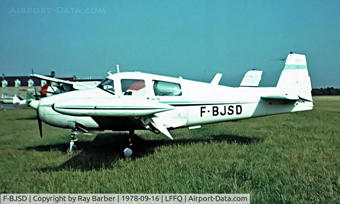 F-BJSD, 1961 Navion Rangemaster G C/N NAV-4-2354, Navion Rangemaster G [NAV-4-2354] La Ferte Alais~F 16/09/1978. From a slide.