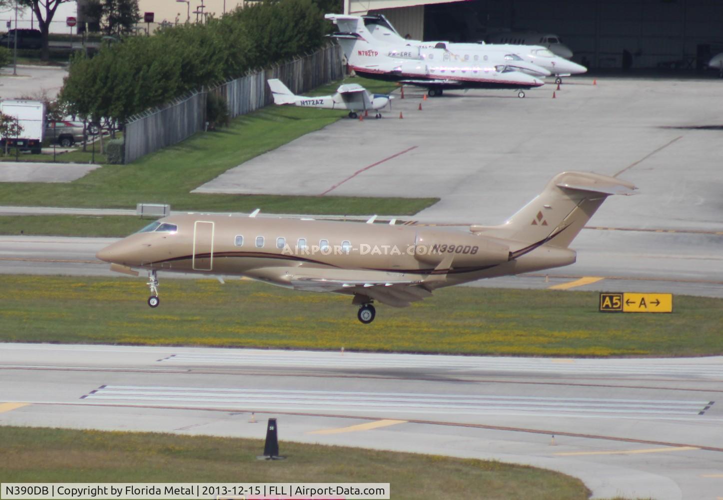 N390DB, 2006 Bombardier Challenger 300 (BD-100-1A10) C/N 20131, Challenger 300