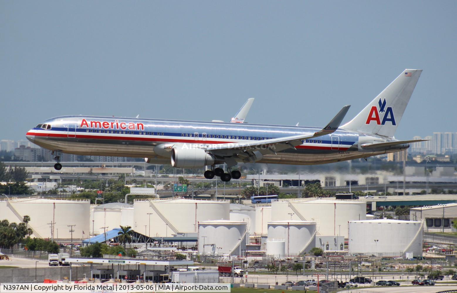N397AN, 1999 Boeing 767-323/ER C/N 29604, American 767-300