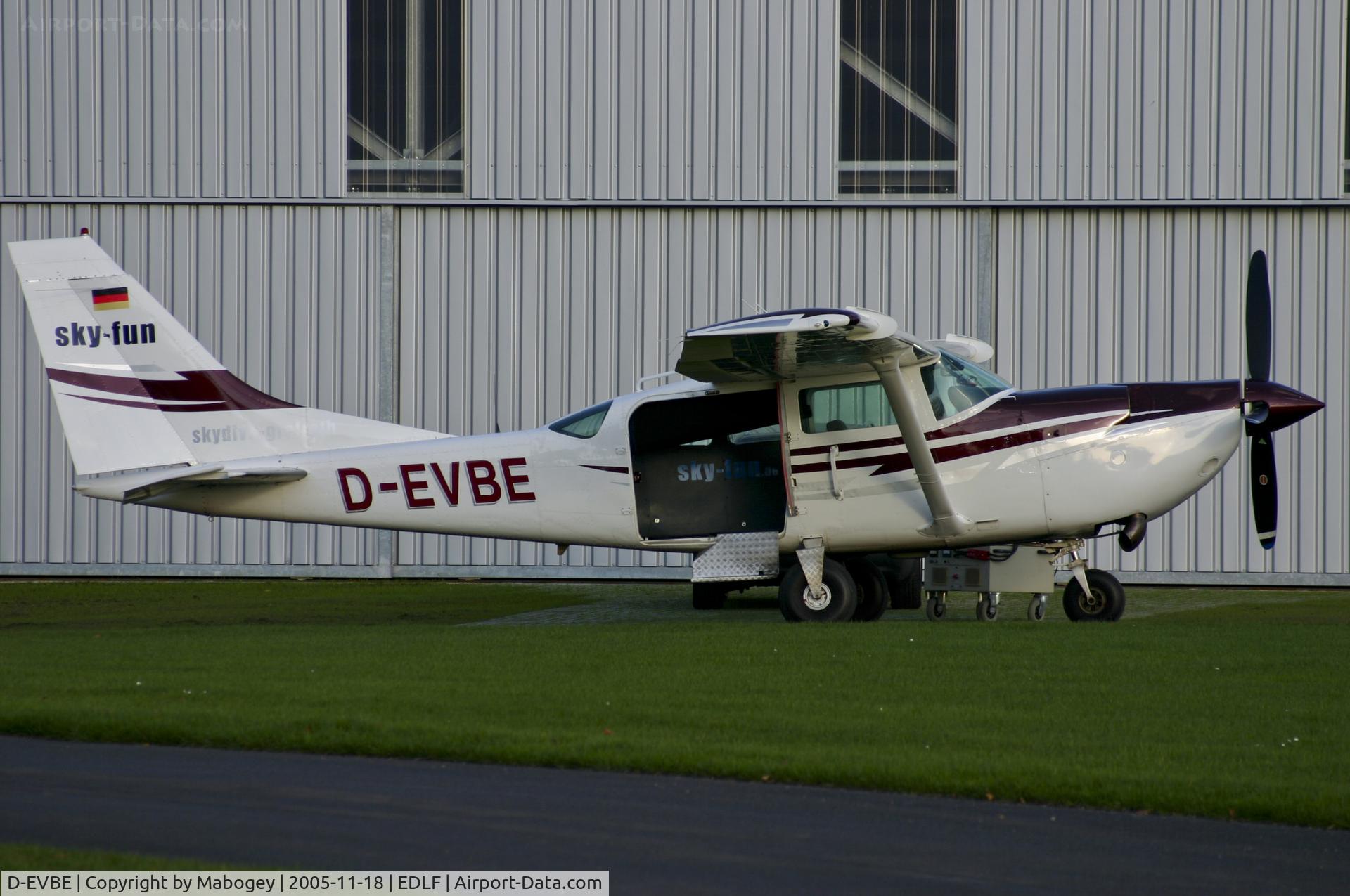 D-EVBE, Cessna U206G 6 Stationair C/N U206-06381, Almost ready for takeoff @ Grefrath, to deliver skydivers to their destination...