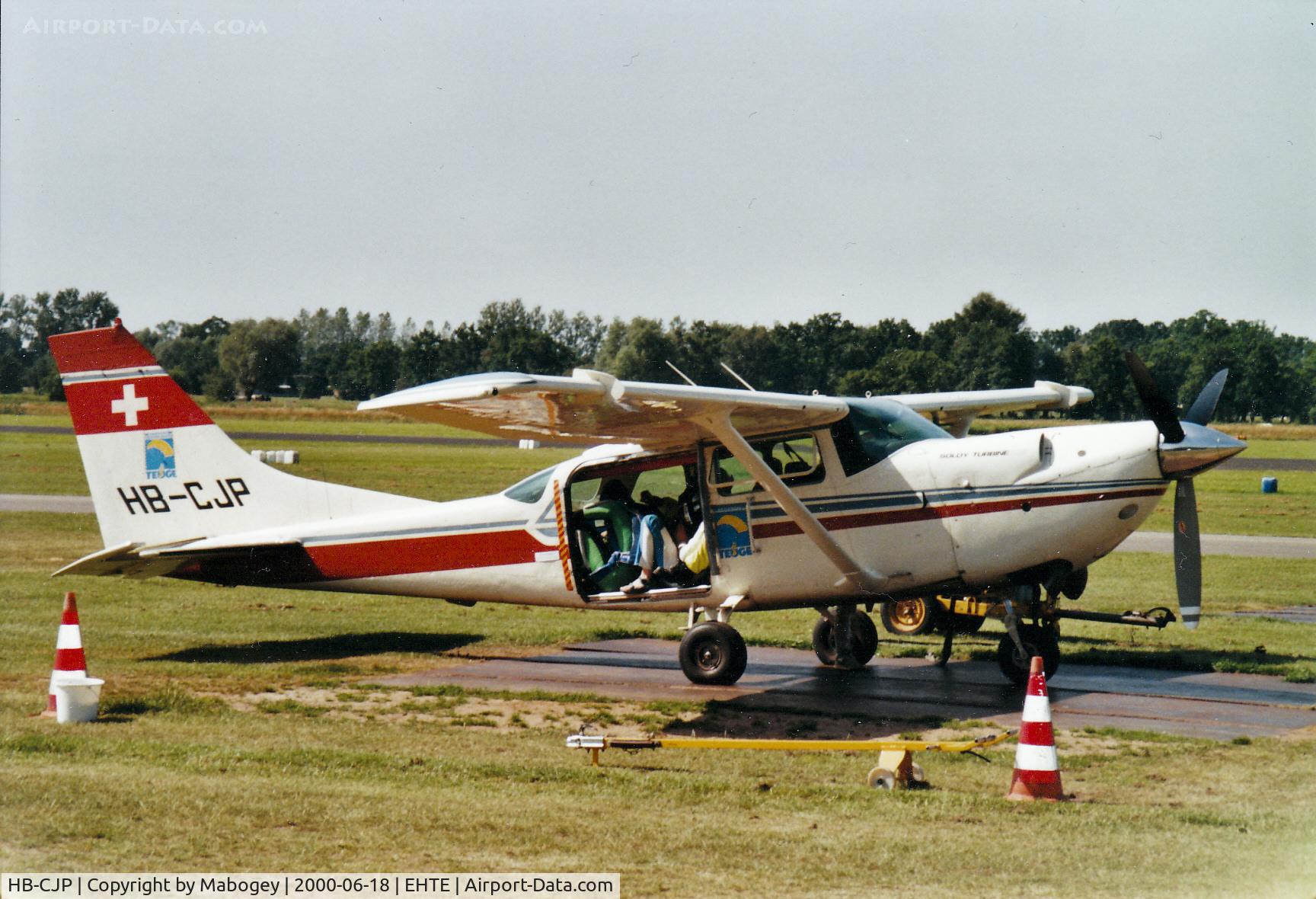HB-CJP, 1981 Cessna TU206G6 II Turbo Stationair C/N U20606048, Packed full of paskydivers and ready for takeoff...