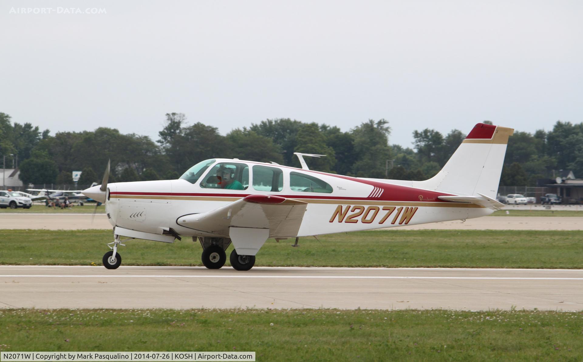 N2071W, 1966 Beech 35-C33 Debonair C/N CD-987, Beech C33