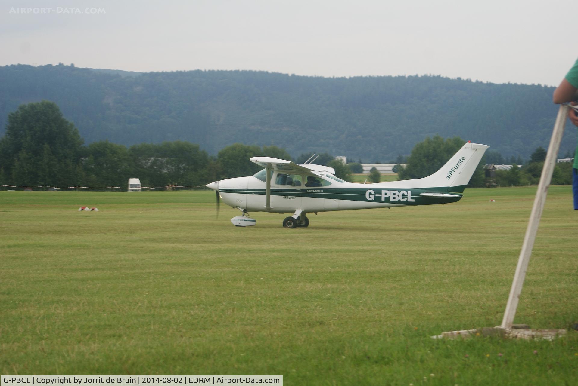 G-PBCL, 1976 Cessna 182P Skylane C/N 182-64300, Während des Flugplatzfest auf dem Mont-Royal Traben-Trarbach Flugplatz. - During the Flugplatzfest on the Mont-Royal Traben-Trarbach airport.