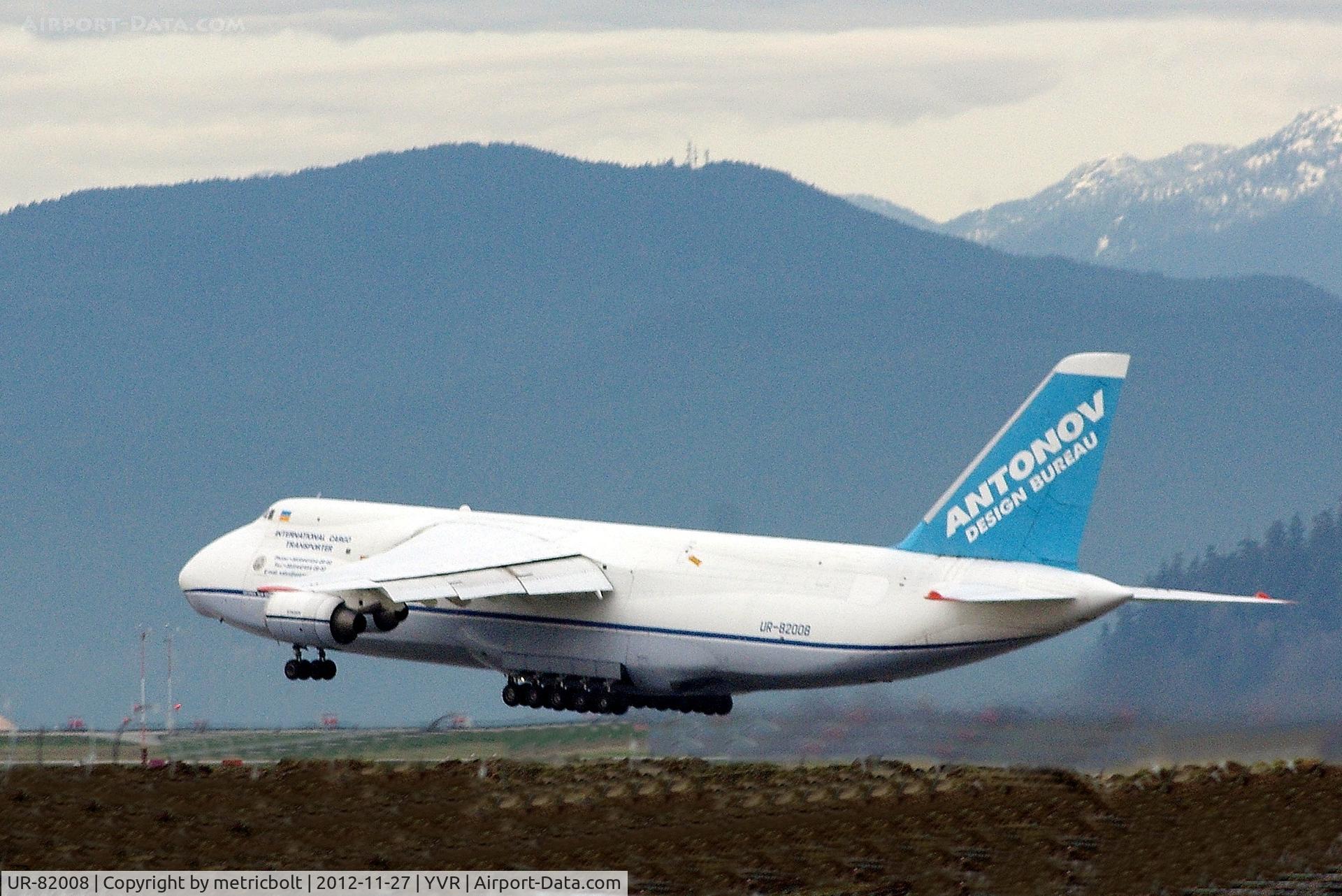 UR-82008, 1986 Antonov An-124-100M Ruslan C/N 19530501006, Take off from YVR