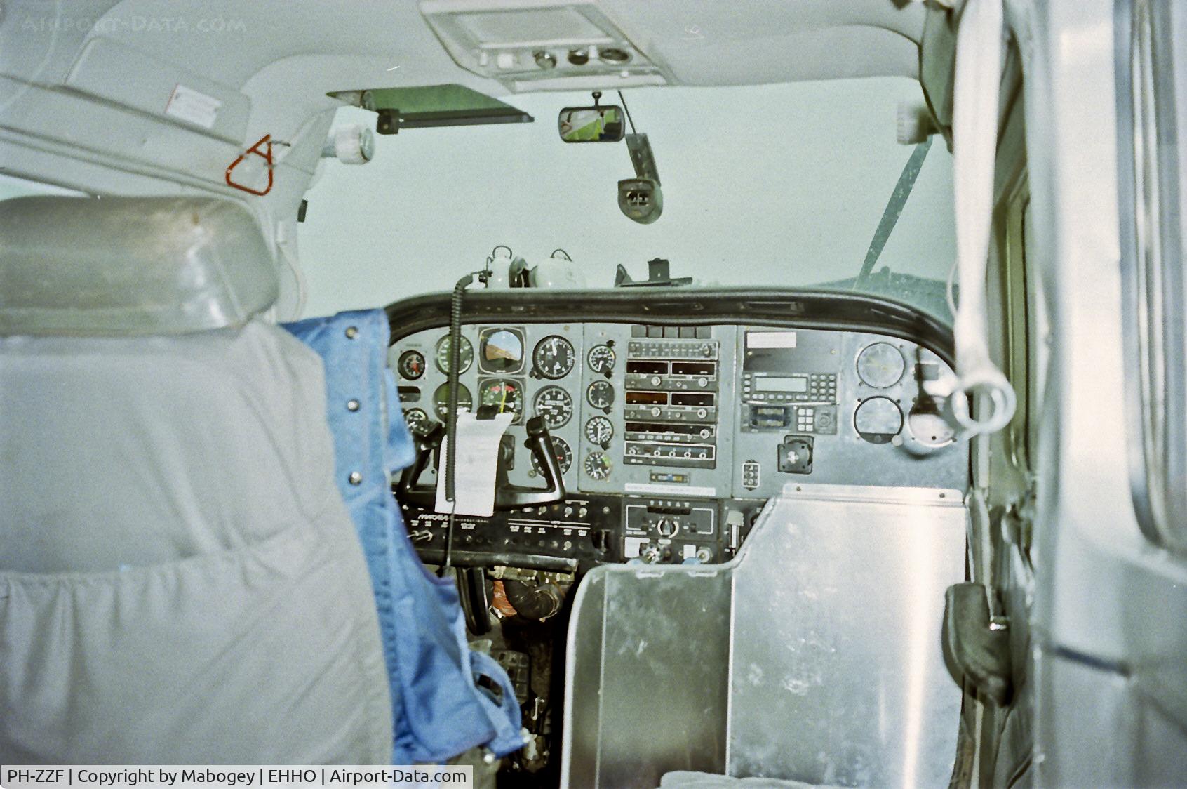 PH-ZZF, 1982 Cessna T207A C/N 207-00747, Cockpit PH-ZZF when it still had it's old (outside) colours...