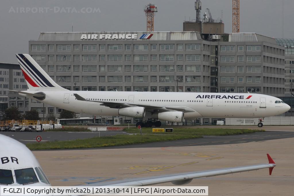 F-GLZI, 1995 Airbus A340-312 C/N 084, Taxiing