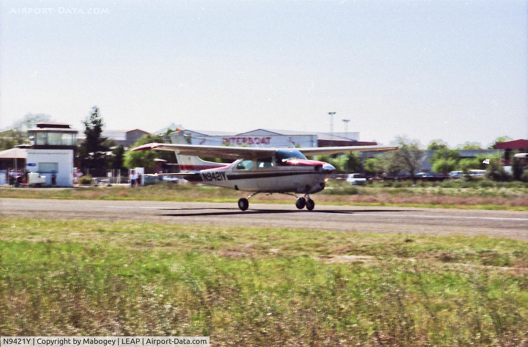 N9421Y, 1981 Cessna T210N Turbo Centurion C/N 21064502, Takeoff @ Ampuriabrava. 09-1995.