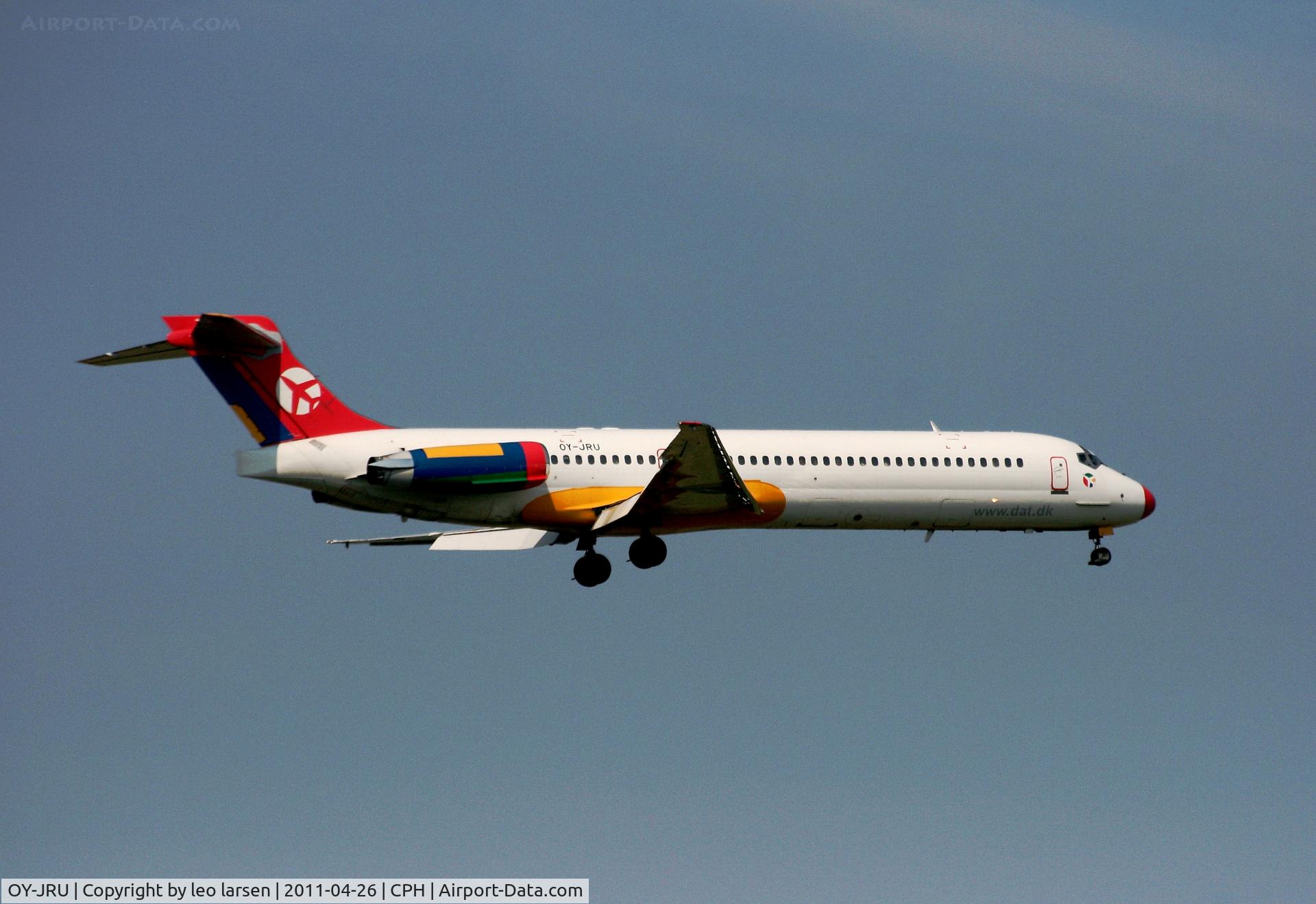 OY-JRU, 1987 McDonnell Douglas MD-87 (DC-9-87) C/N 49403, Copenhagen Kastrup 26.4.11