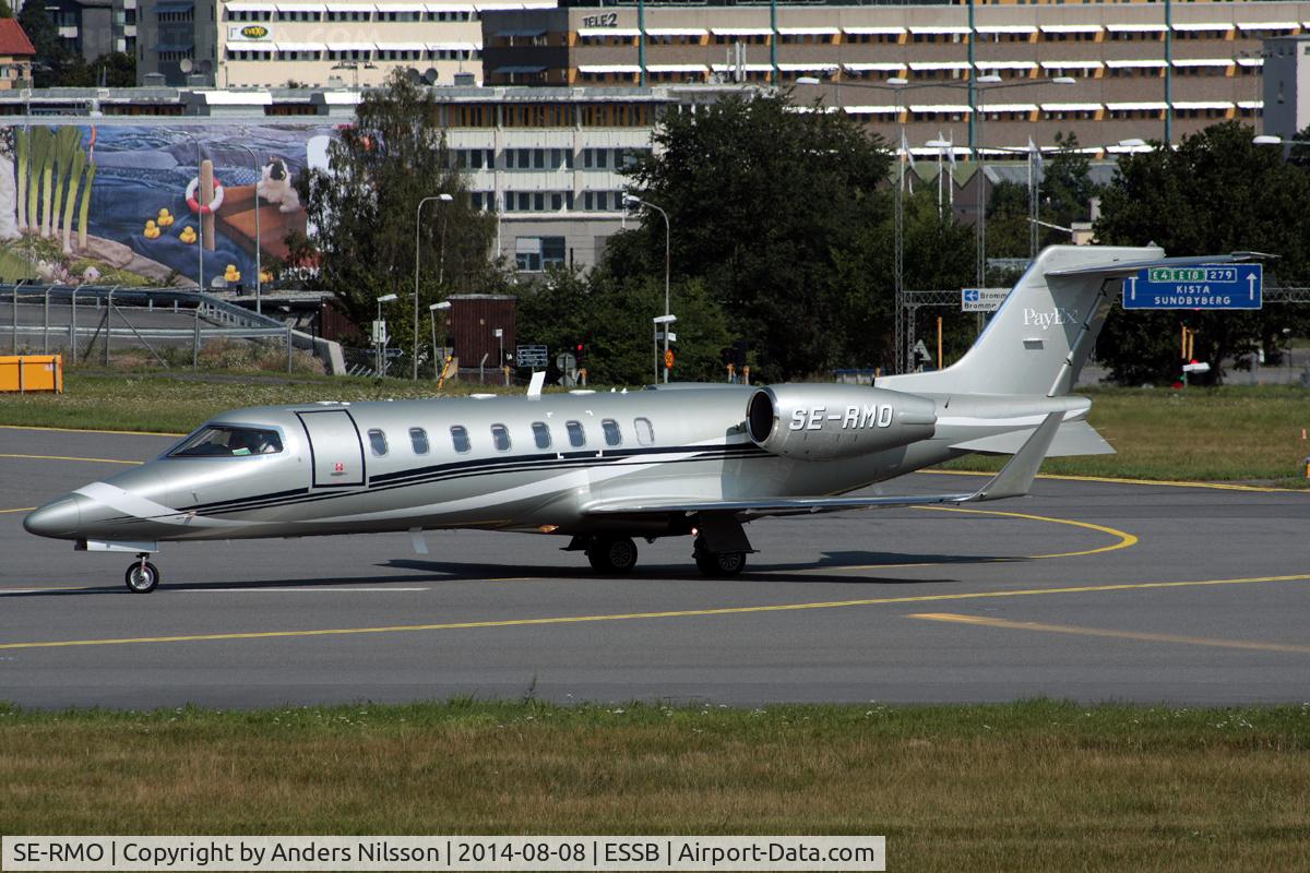 SE-RMO, 2008 Learjet 45 C/N 45-372, Lining up runway 30.