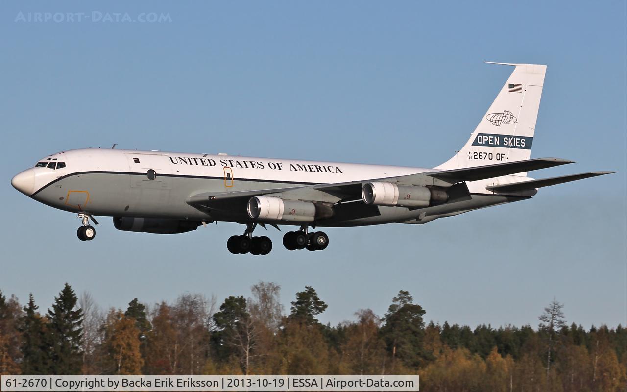 61-2670, 1961 Boeing OC-135B Stratolifter C/N 18346, Very nice suprise about to land on rwy 26.