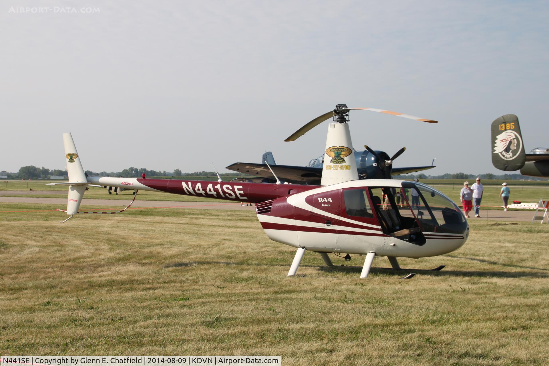 N441SE, 1998 Robinson R44 C/N 0485, At the Quad Cities Air Show