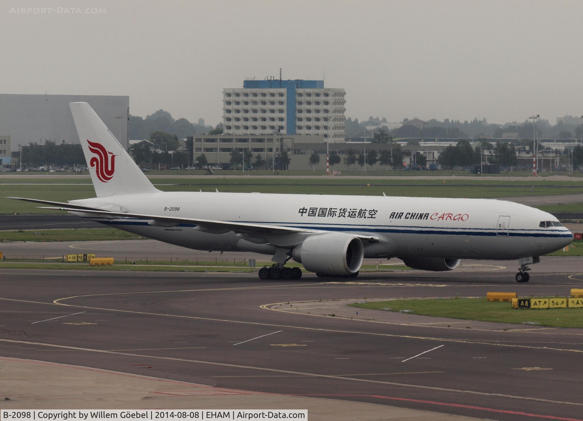 B-2098, 2014 Boeing 777-FFT C/N 44681, Taxi to the Cargo place of Schiphol Airport