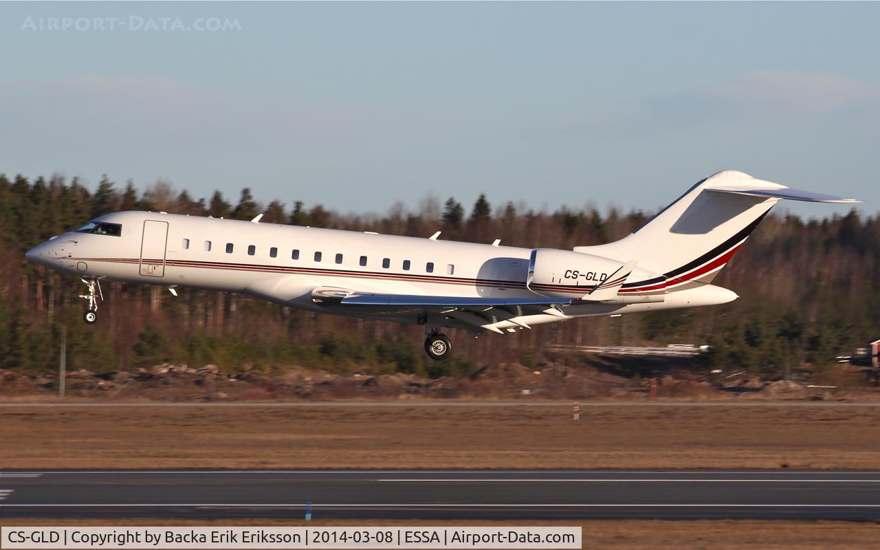 CS-GLD, 2012 Bombardier BD-700-1A10 Global 6000 C/N 9538, Landing on rwy 26.