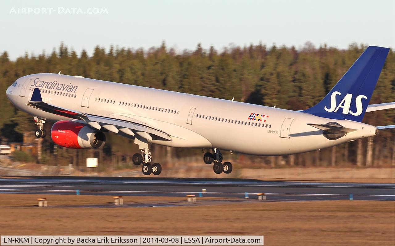 LN-RKM, 2002 Airbus A330-343X C/N 496, Landing on rwy 26.