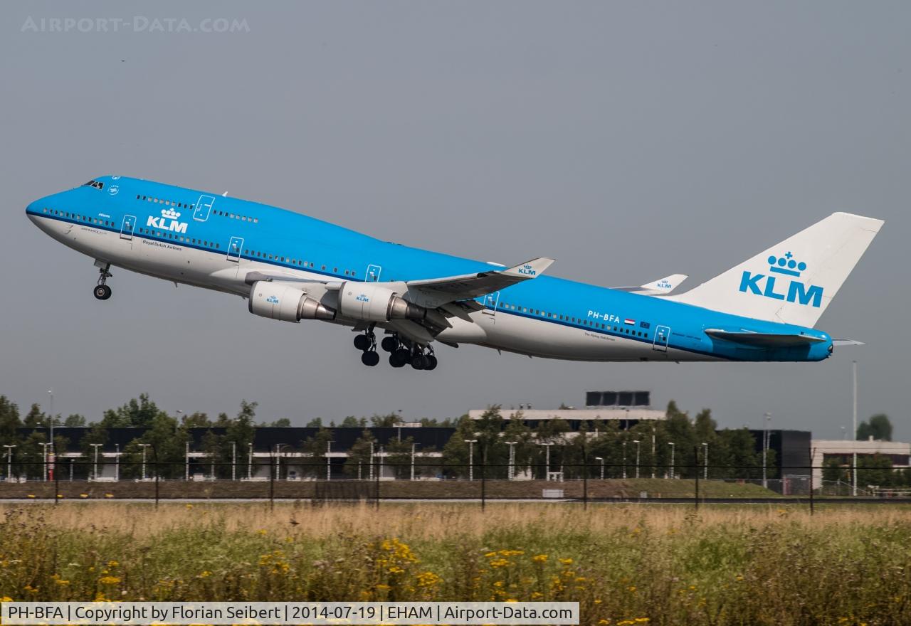 PH-BFA, 1989 Boeing 747-406 C/N 23999, powering away from Kaagbaan
