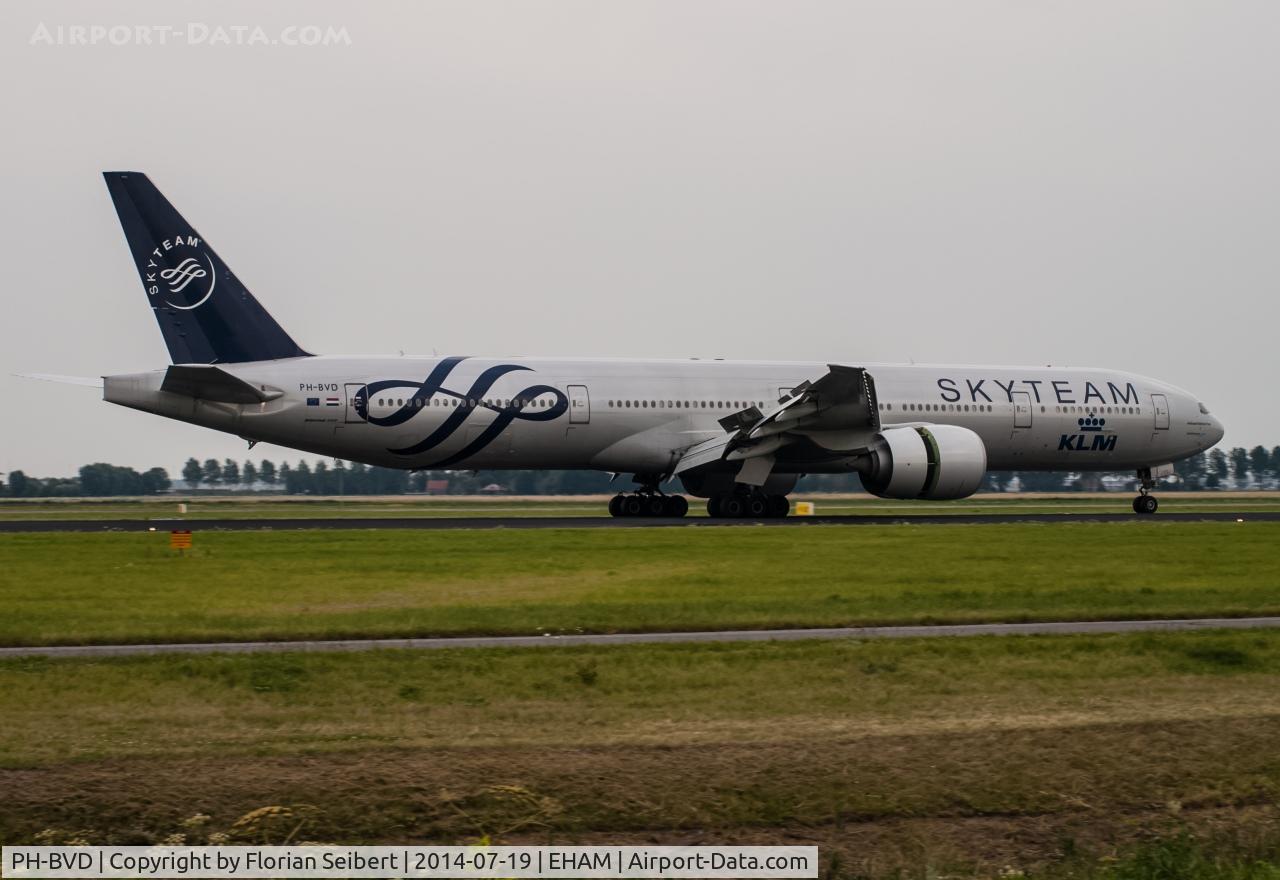 PH-BVD, 2009 Boeing 777-306/ER C/N 35979, Skyteam cs on Polderbaan