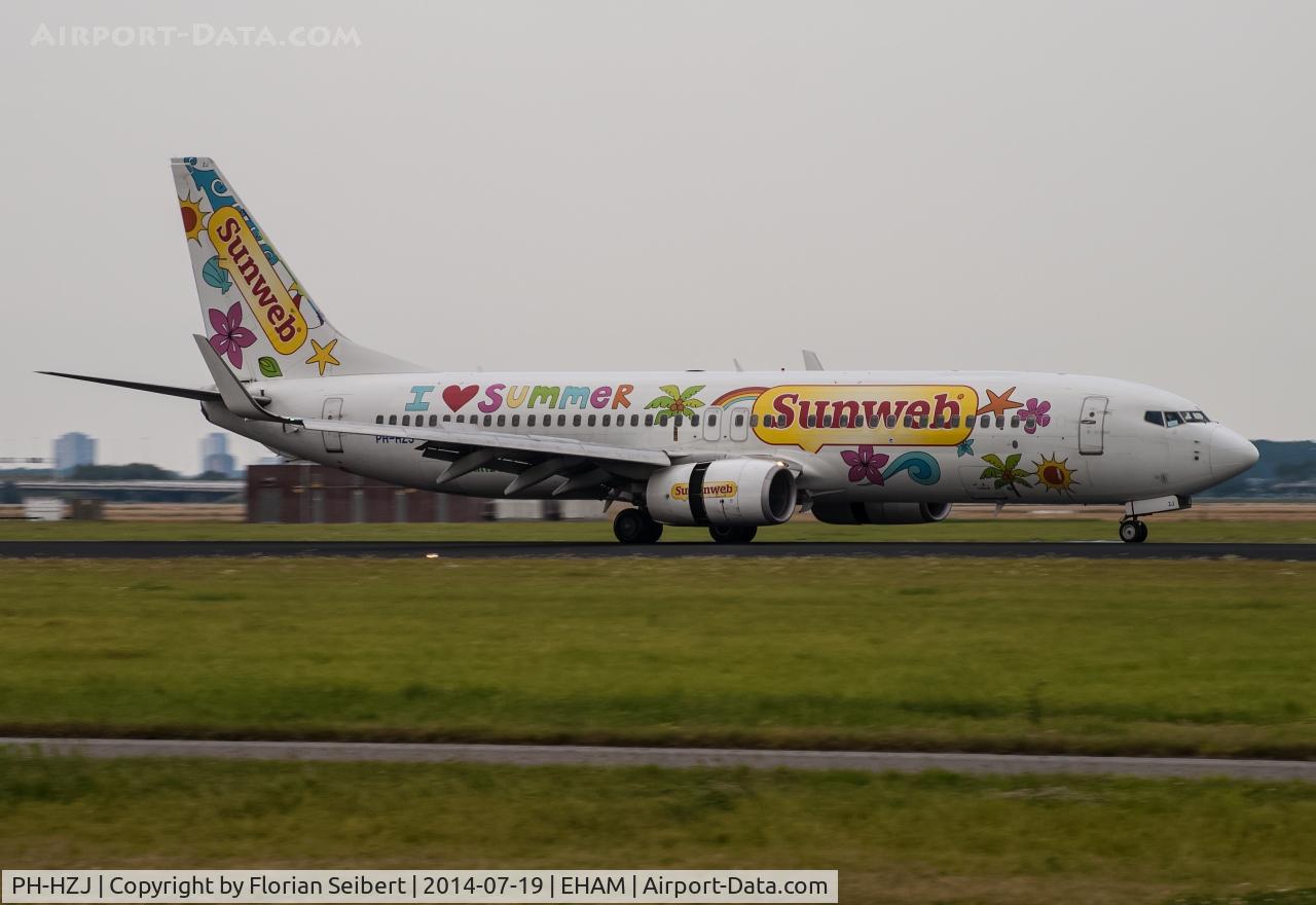 PH-HZJ, 2000 Boeing 737-8K2 C/N 30389, rolling ou on Polderbaan