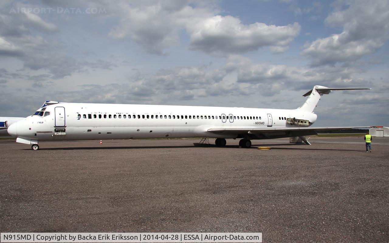 N915MD, 1990 McDonnell Douglas MD-82 (DC-9-82) C/N 49519, Stored on ramp K.
