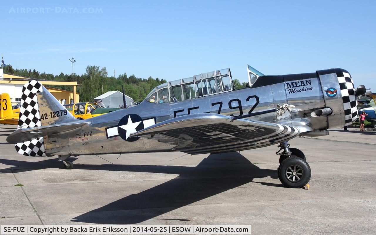 SE-FUZ, 1943 Noorduyn AT-16 Harvard II C/N 14-526, Västerås RollOut Airshow 2014.
