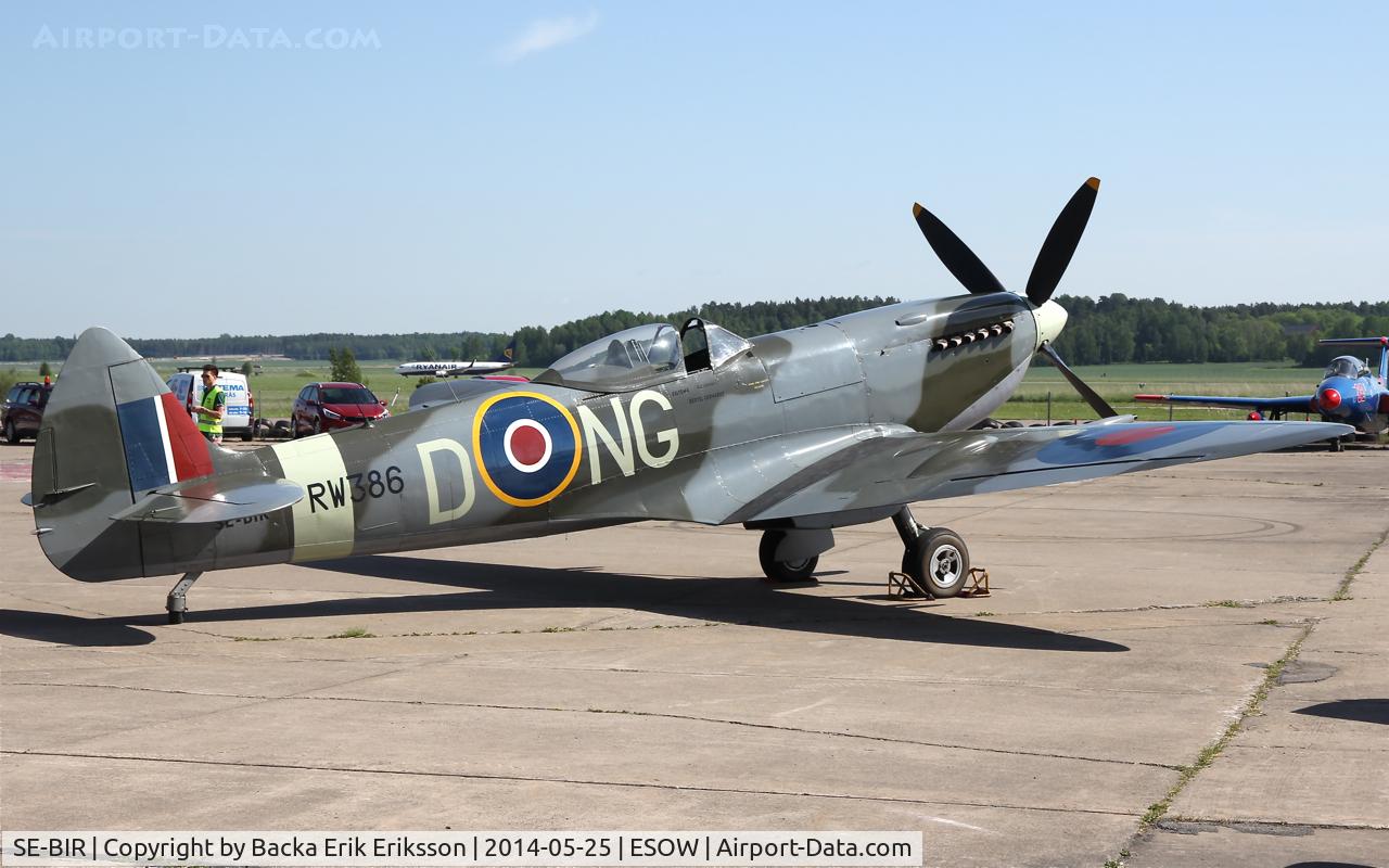 SE-BIR, 1945 Supermarine 361 Spitfire LF.XVIe C/N CBAF.IX.4644, Västerås RollOut Airshow 2014.